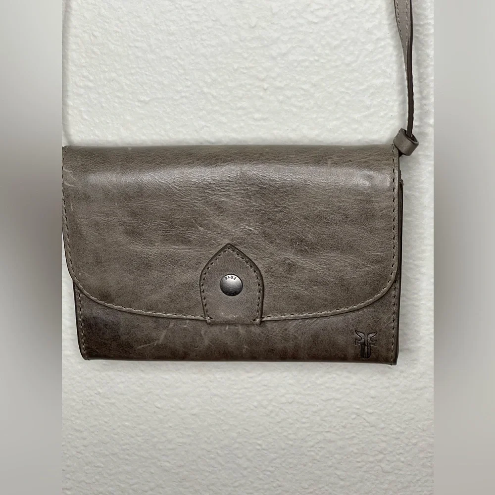 NWOT Frye Melissa gray Distressed Leather Flap Crossbody Wallet - Picture 2 of 11